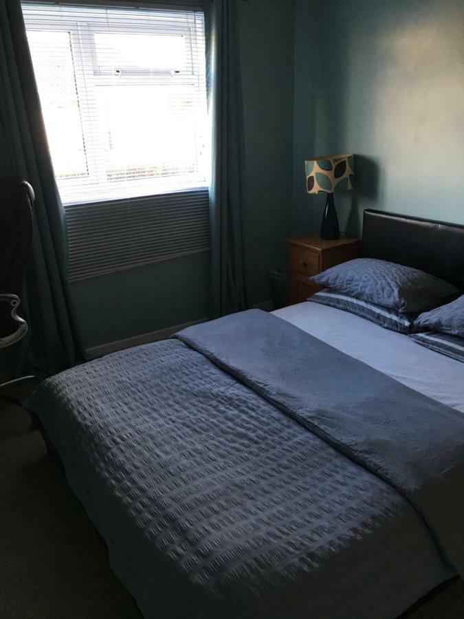 Travelling Stop Apartment Swindon Exterior photo