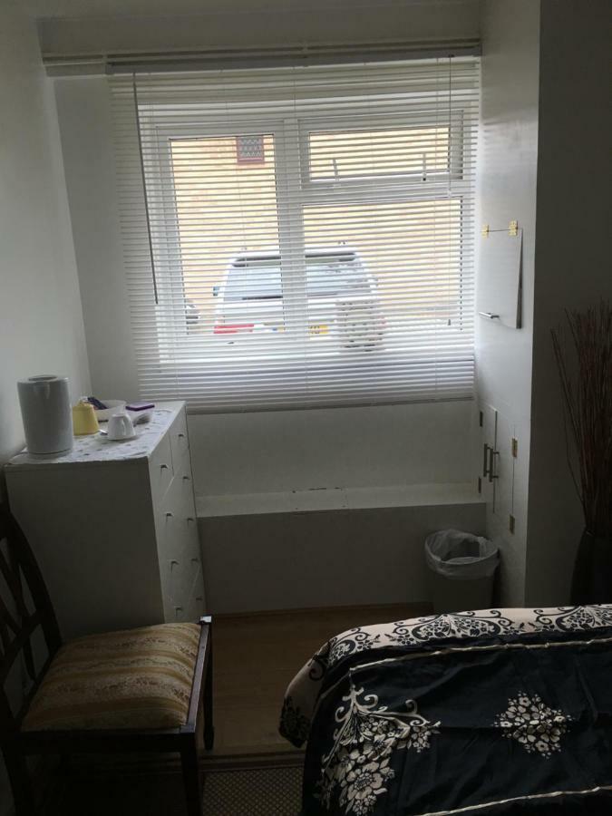 Travelling Stop Apartment Swindon Exterior photo